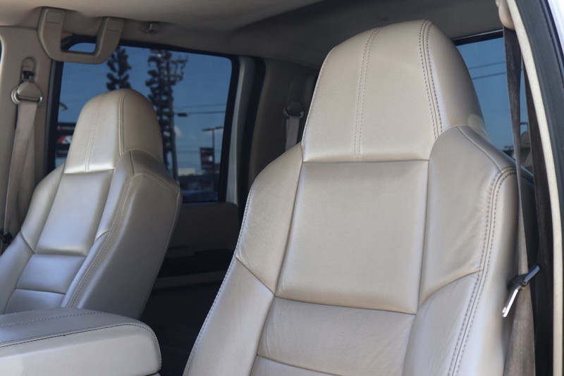 Ford Super Duty F-250 SRW Vehicle Full-screen Gallery Image 14