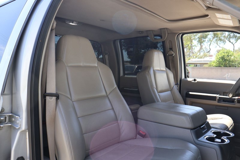 Ford Super Duty F-250 SRW Vehicle Full-screen Gallery Image 15