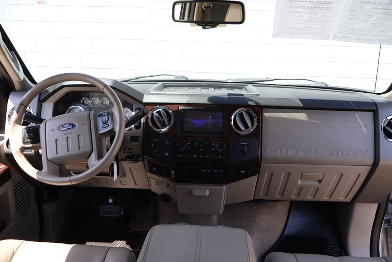 Ford Super Duty F-250 SRW Vehicle Full-screen Gallery Image 17