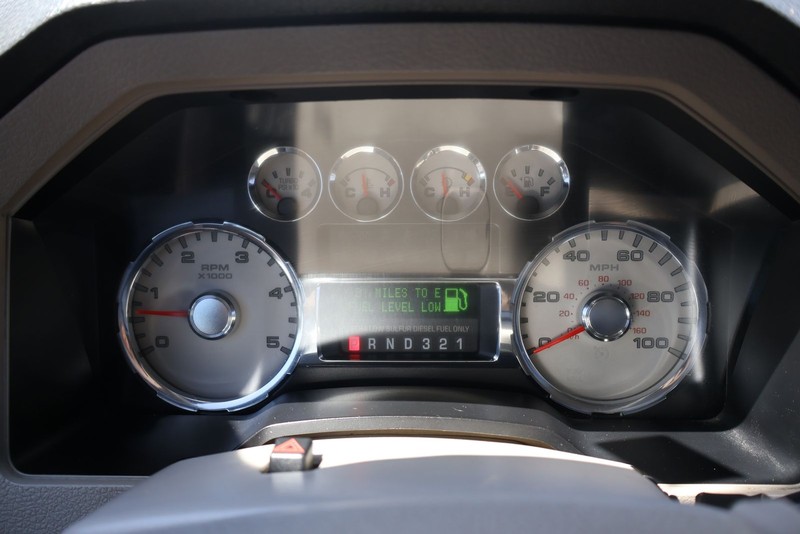 Ford Super Duty F-250 SRW Vehicle Full-screen Gallery Image 18