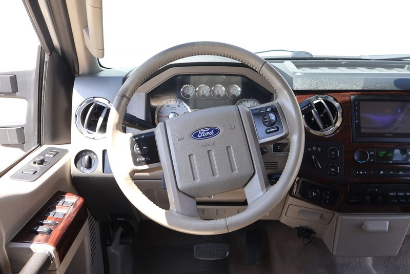 Ford Super Duty F-250 SRW Vehicle Full-screen Gallery Image 19