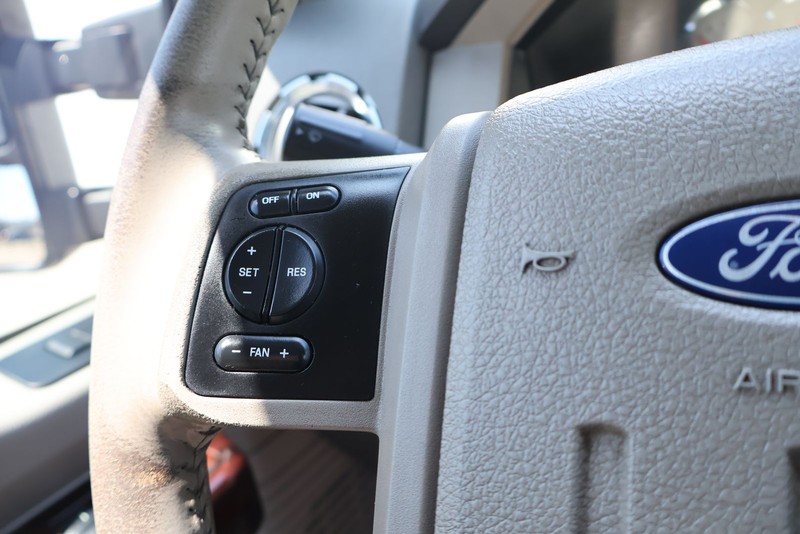Ford Super Duty F-250 SRW Vehicle Full-screen Gallery Image 20