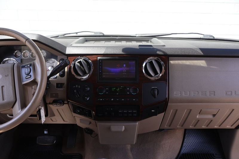 Ford Super Duty F-250 SRW Vehicle Full-screen Gallery Image 22