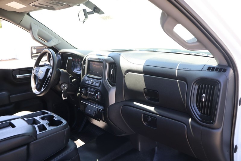 Chevrolet Silverado 1500 Vehicle Full-screen Gallery Image 18