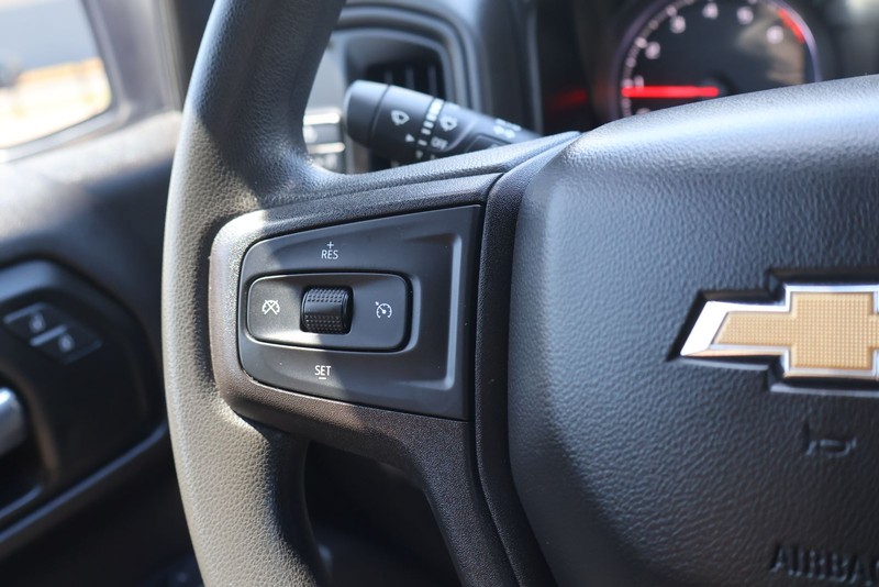Chevrolet Silverado 1500 Vehicle Full-screen Gallery Image 24