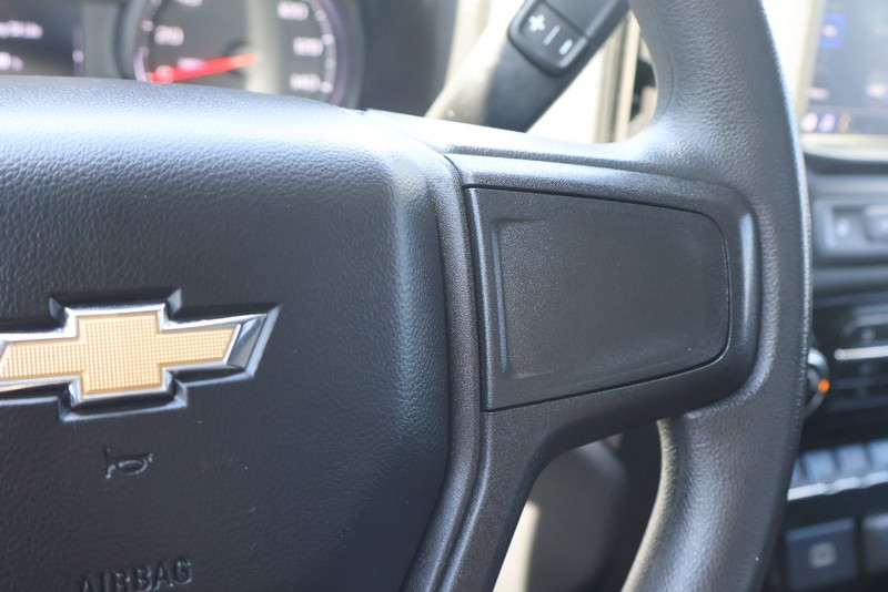 Chevrolet Silverado 1500 Vehicle Full-screen Gallery Image 25