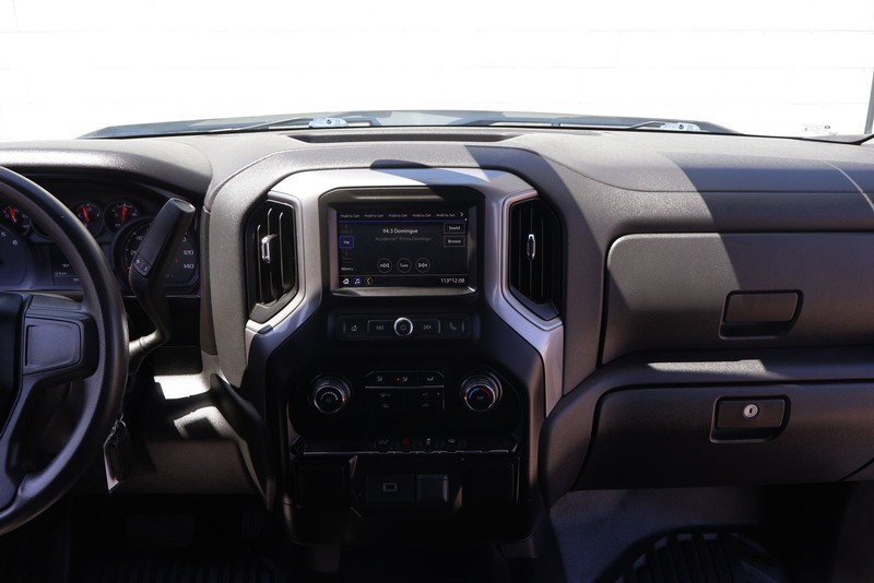 Chevrolet Silverado 1500 Vehicle Full-screen Gallery Image 26