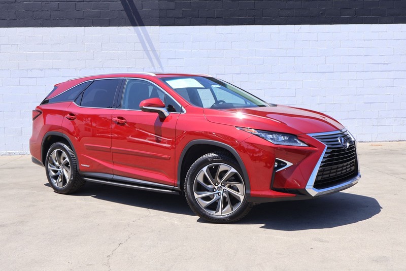 Lexus RX Vehicle Full-screen Gallery Image 01
