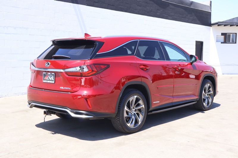 Lexus RX Vehicle Full-screen Gallery Image 05