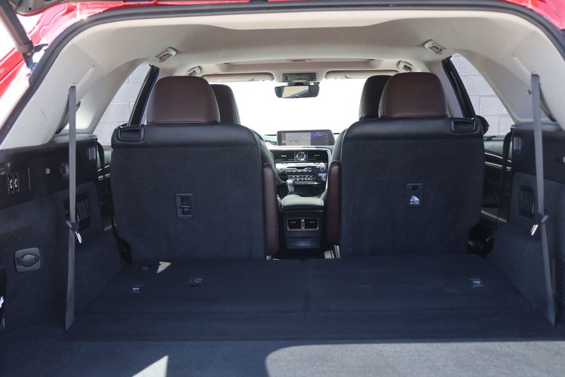 Lexus RX Vehicle Full-screen Gallery Image 08