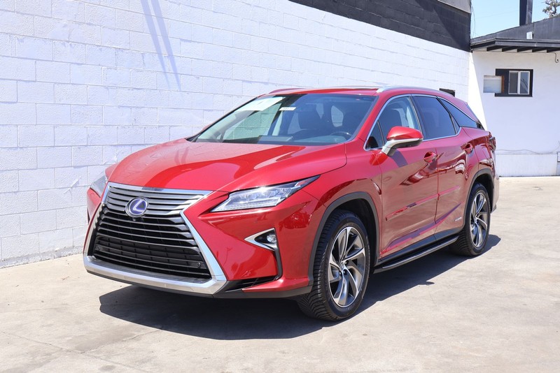 Lexus RX Vehicle Full-screen Gallery Image 12