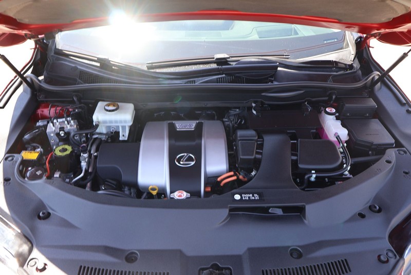 Lexus RX Vehicle Full-screen Gallery Image 13