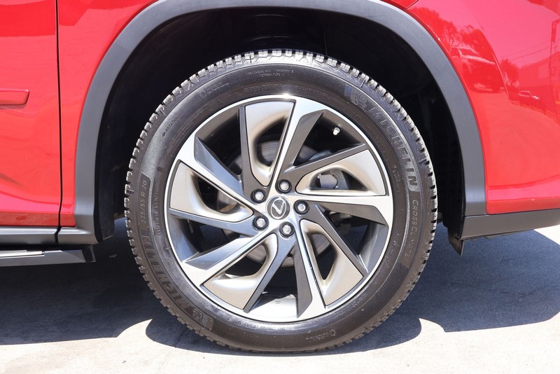 Lexus RX Vehicle Full-screen Gallery Image 14