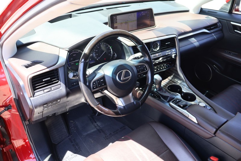 Lexus RX Vehicle Full-screen Gallery Image 16
