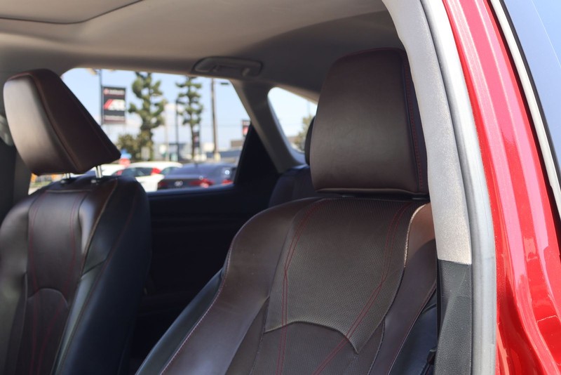 Lexus RX Vehicle Full-screen Gallery Image 18