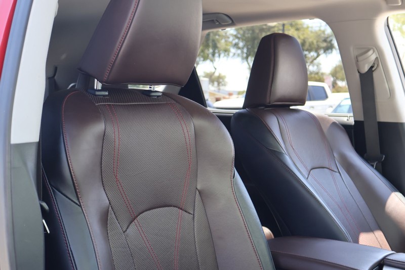 Lexus RX Vehicle Full-screen Gallery Image 20
