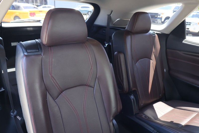 Lexus RX Vehicle Full-screen Gallery Image 21