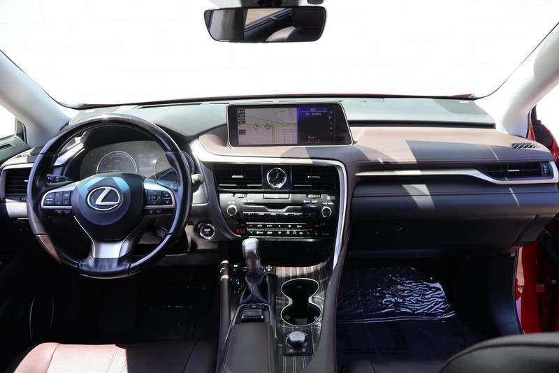 Lexus RX Vehicle Full-screen Gallery Image 22
