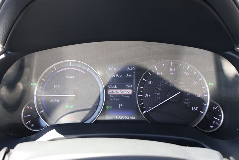 Lexus RX Vehicle Full-screen Gallery Image 23
