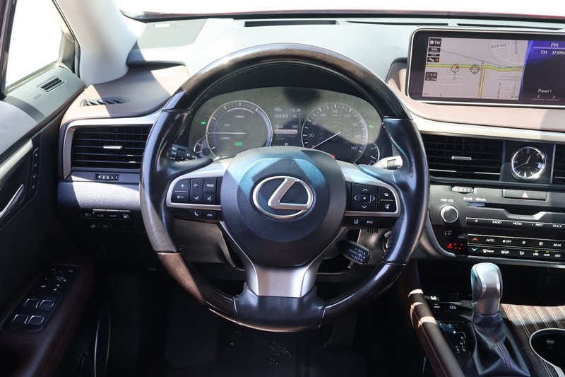 Lexus RX Vehicle Full-screen Gallery Image 24