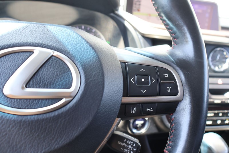 Lexus RX Vehicle Full-screen Gallery Image 26