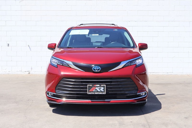 Toyota Sienna Vehicle Full-screen Gallery Image 02