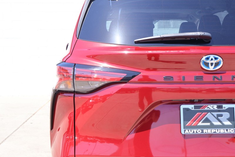 Toyota Sienna Vehicle Full-screen Gallery Image 07