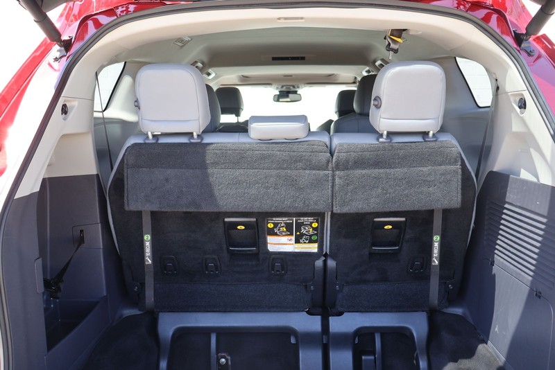 Toyota Sienna Vehicle Full-screen Gallery Image 08