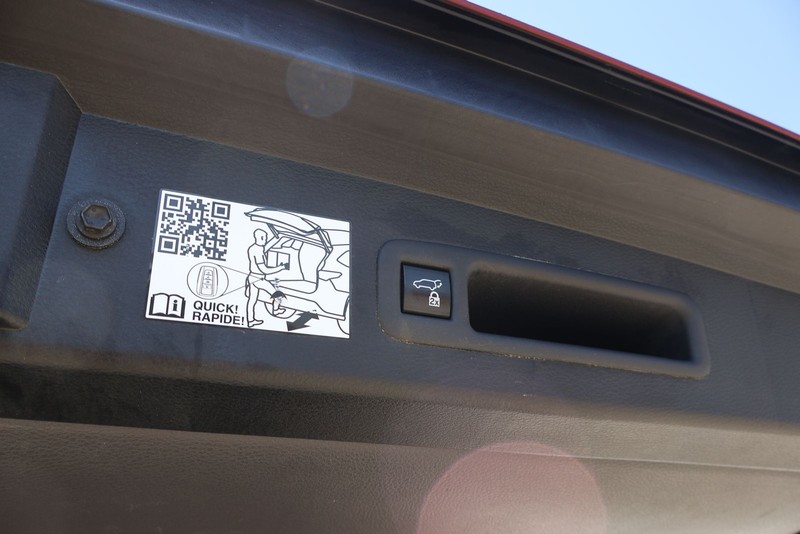 Toyota Sienna Vehicle Full-screen Gallery Image 09
