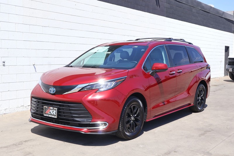 Toyota Sienna Vehicle Full-screen Gallery Image 12