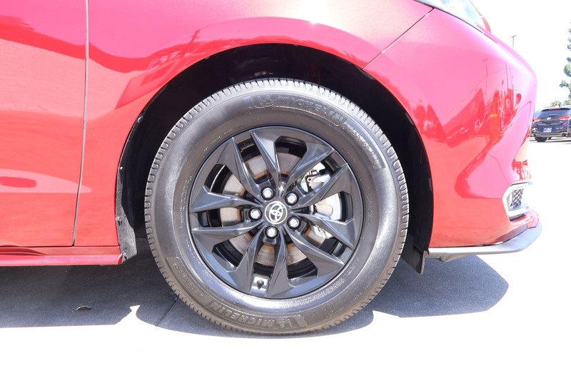 Toyota Sienna Vehicle Full-screen Gallery Image 15