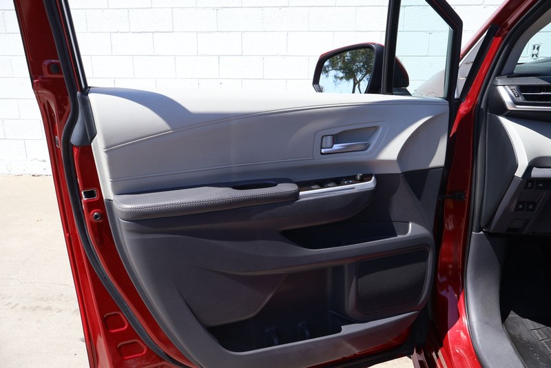Toyota Sienna Vehicle Full-screen Gallery Image 16