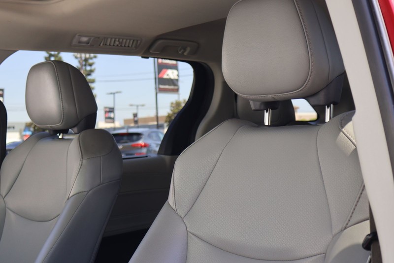 Toyota Sienna Vehicle Full-screen Gallery Image 19