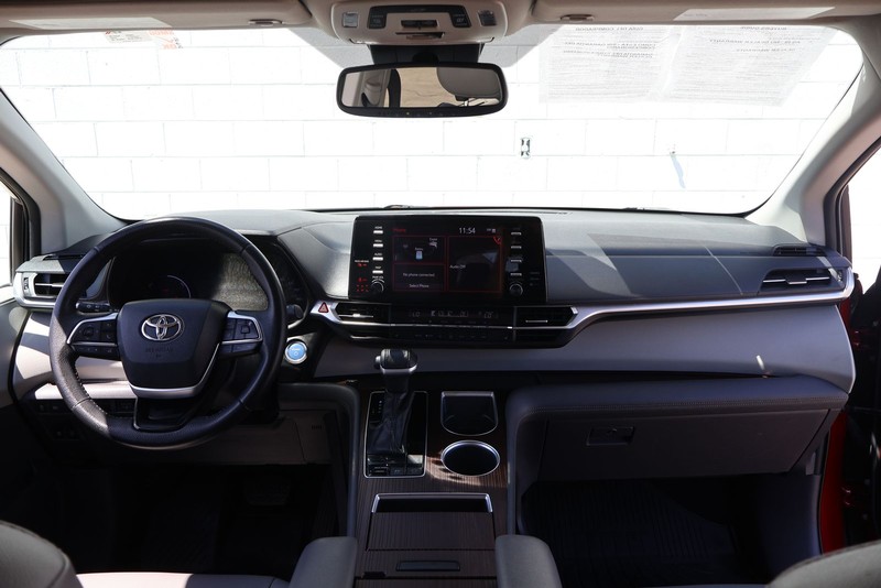 Toyota Sienna Vehicle Full-screen Gallery Image 24