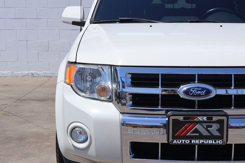 Ford Escape Vehicle Full-screen Gallery Image 03