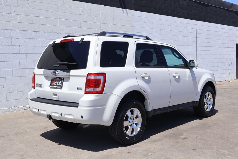 Ford Escape Vehicle Full-screen Gallery Image 05