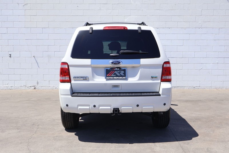 Ford Escape Vehicle Full-screen Gallery Image 06