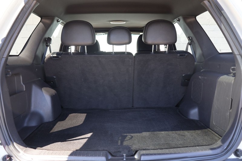 Ford Escape Vehicle Full-screen Gallery Image 08