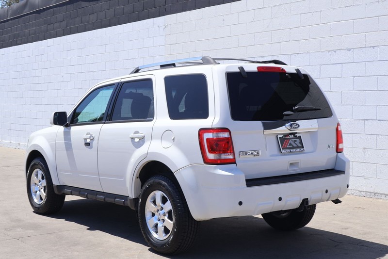 Ford Escape Vehicle Full-screen Gallery Image 09