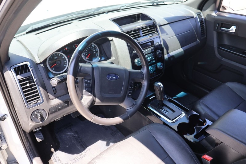 Ford Escape Vehicle Full-screen Gallery Image 15