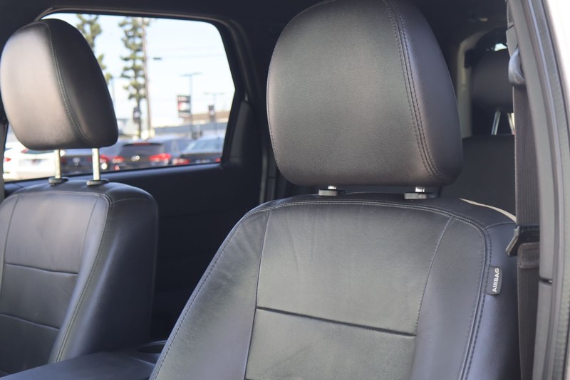 Ford Escape Vehicle Full-screen Gallery Image 17
