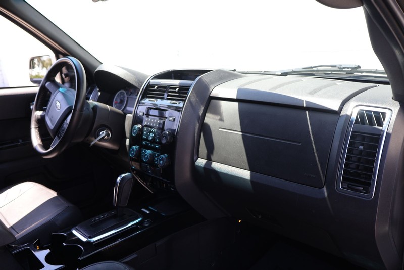 Ford Escape Vehicle Full-screen Gallery Image 18