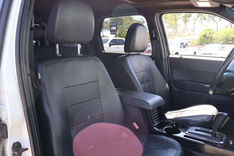 Ford Escape Vehicle Full-screen Gallery Image 19