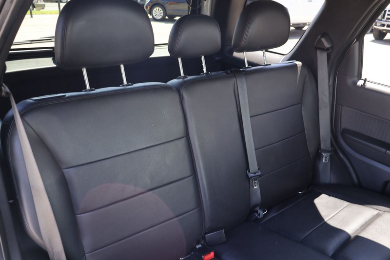 Ford Escape Vehicle Full-screen Gallery Image 20