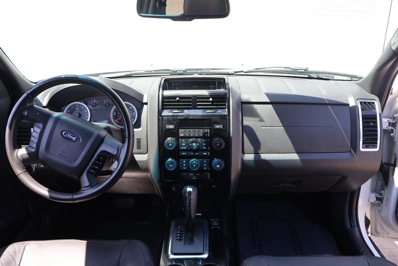 Ford Escape Vehicle Full-screen Gallery Image 21