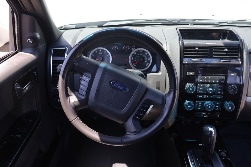 Ford Escape Vehicle Full-screen Gallery Image 23