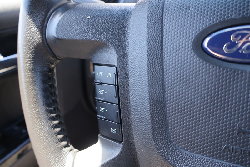 Ford Escape Vehicle Full-screen Gallery Image 24