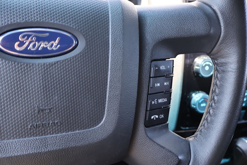 Ford Escape Vehicle Full-screen Gallery Image 25