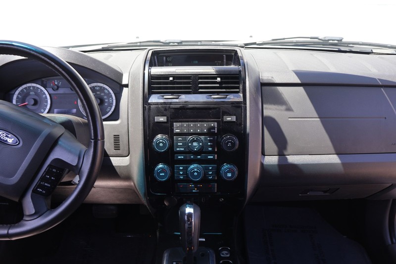 Ford Escape Vehicle Full-screen Gallery Image 26