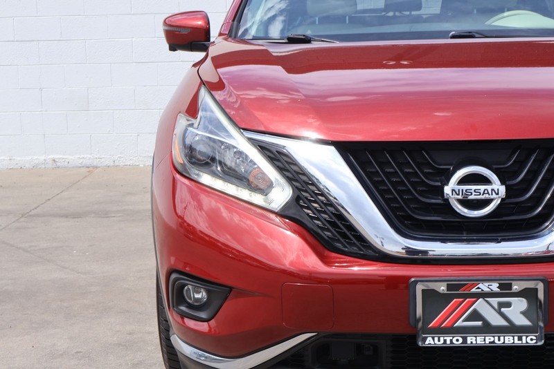 Nissan Murano Vehicle Full-screen Gallery Image 03